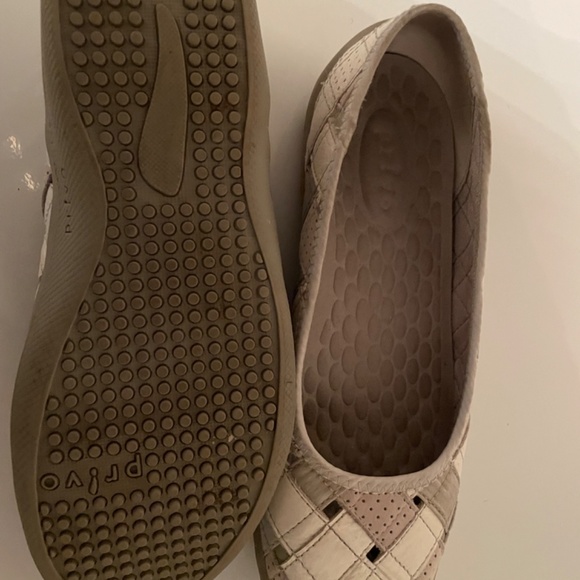 Shoes - Picture 4 of 4